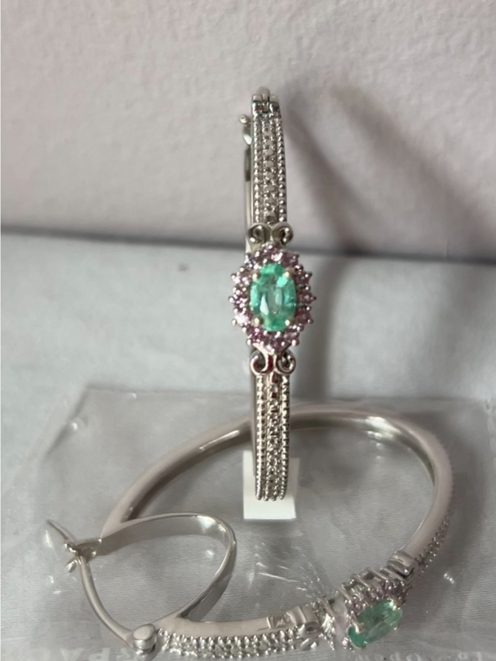 Sterling Silver hoops Green Gemstone earrings brand new
